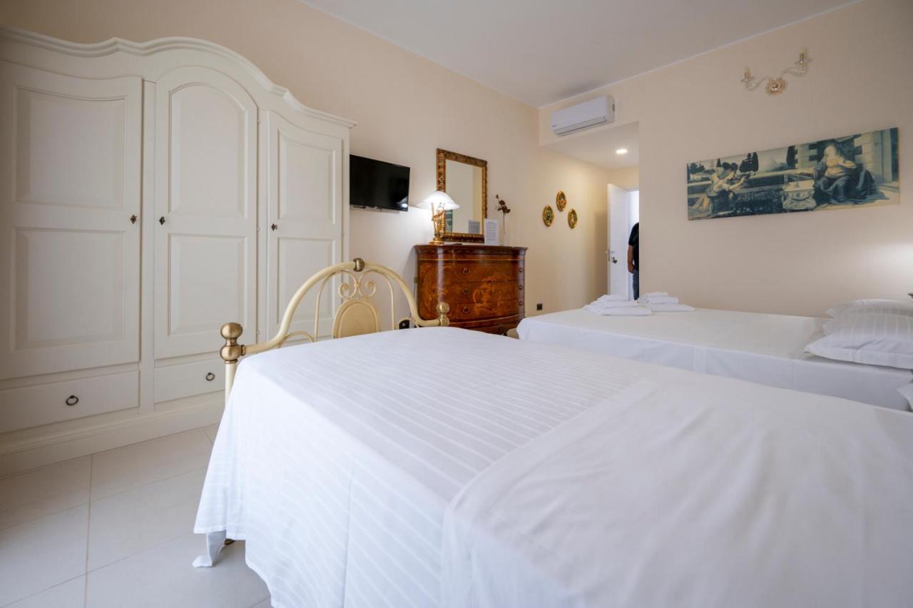 Villa Floyd Charming Rooms B&B Pachino Esterno foto
