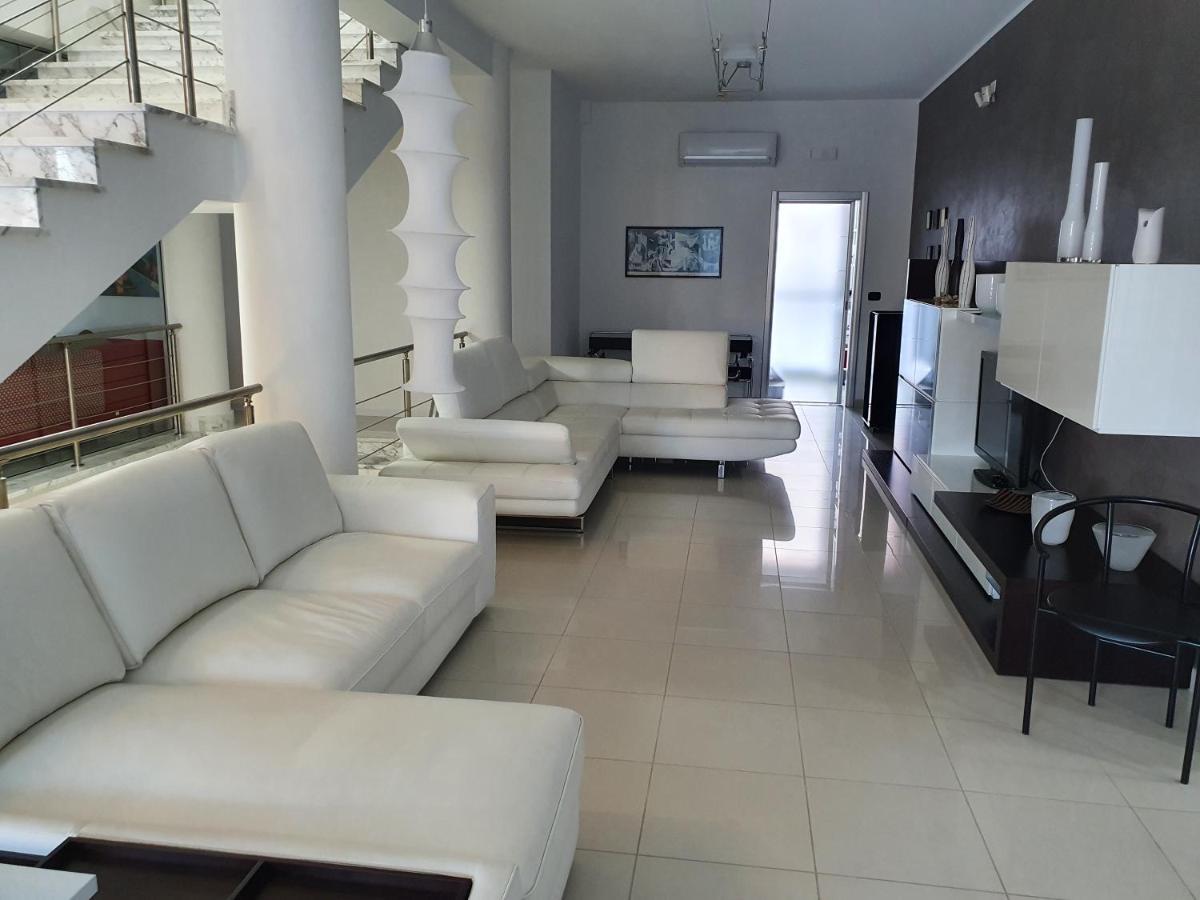 Villa Floyd Charming Rooms B&B Pachino Esterno foto