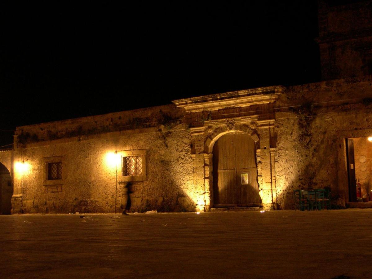 Villa Floyd Charming Rooms B&B Pachino Esterno foto
